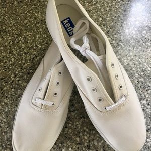 Women’s Keds White Canvas Champion Oxfords 9.5